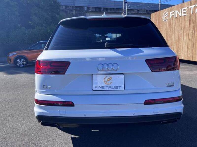 Q7