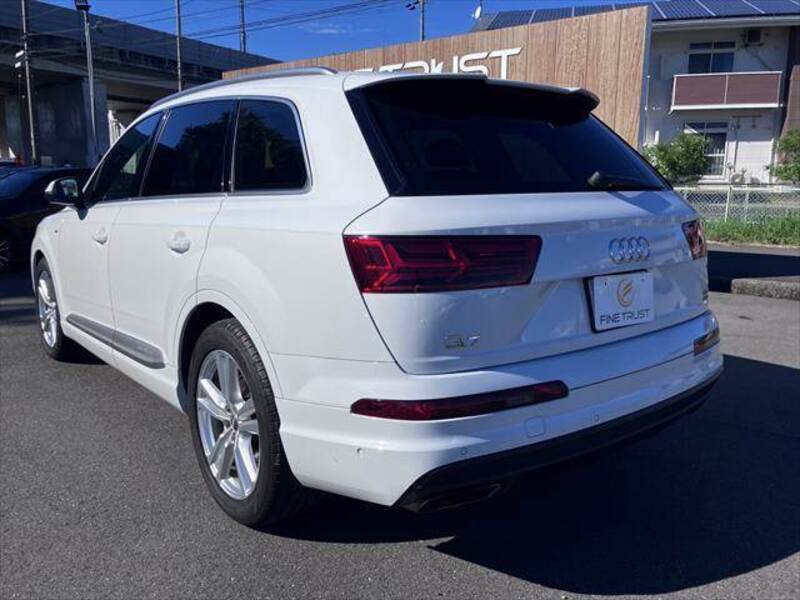 Q7