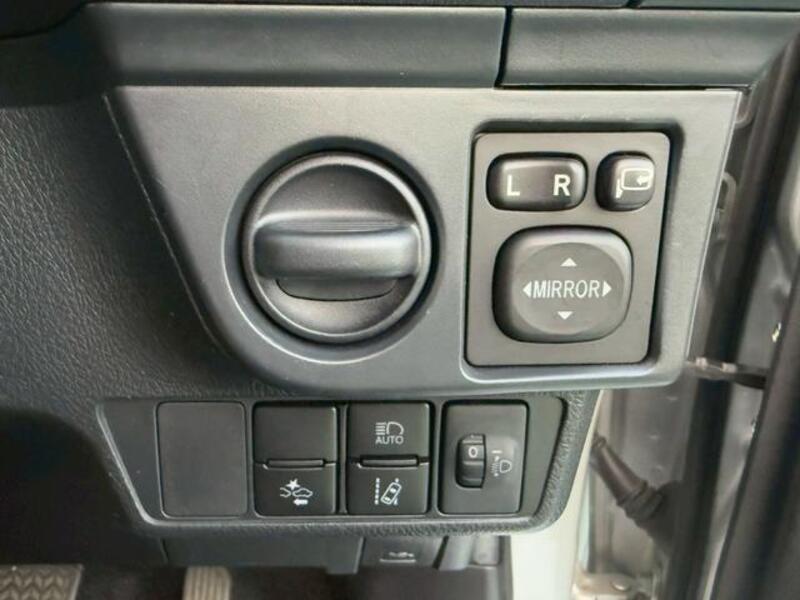 COROLLA AXIO