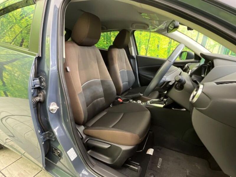MAZDA2
