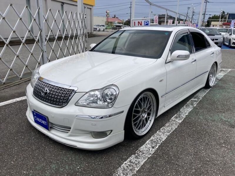 CROWN MAJESTA-0