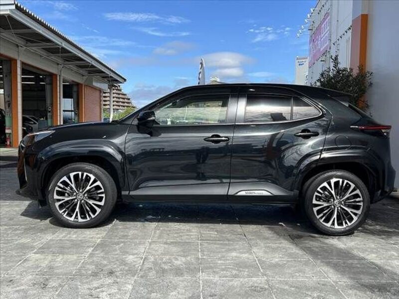 YARIS CROSS