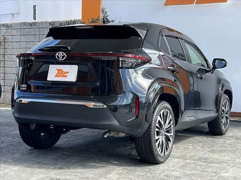 YARIS CROSS