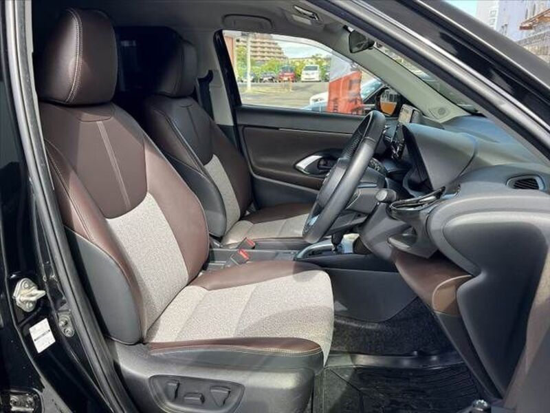 YARIS CROSS