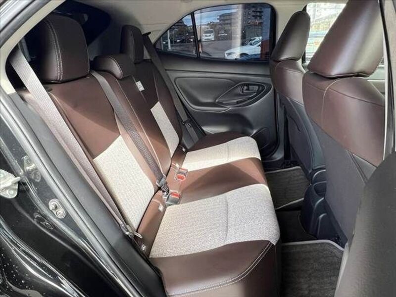 YARIS CROSS