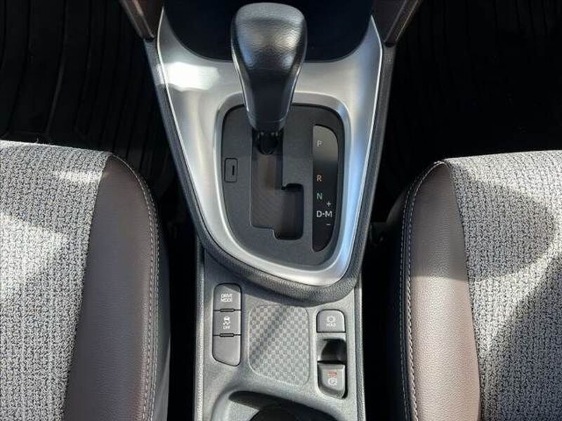 YARIS CROSS