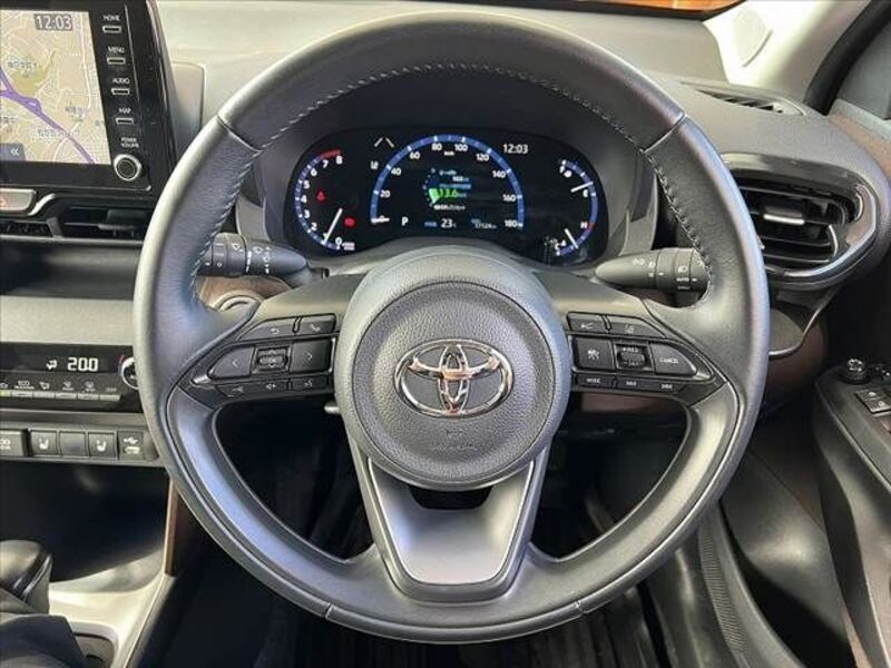 YARIS CROSS