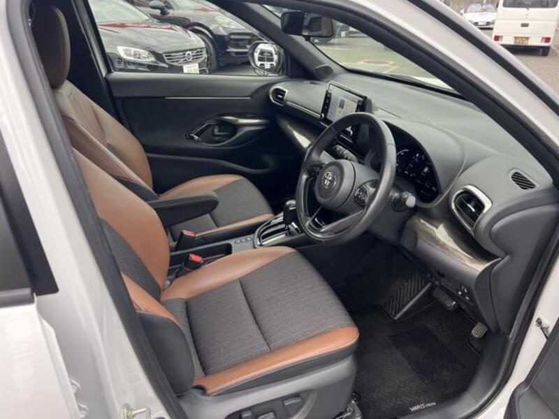 YARIS CROSS