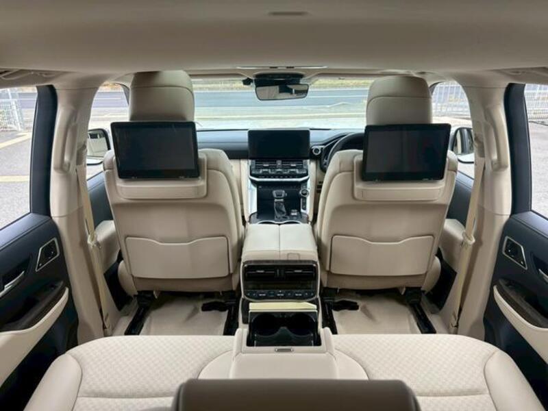LAND CRUISER