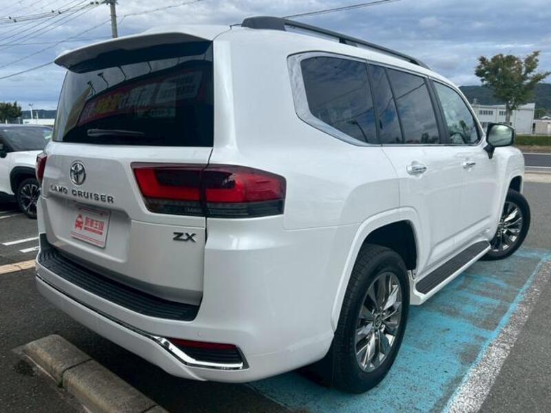 LAND CRUISER