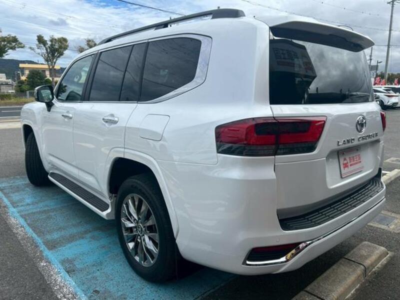LAND CRUISER