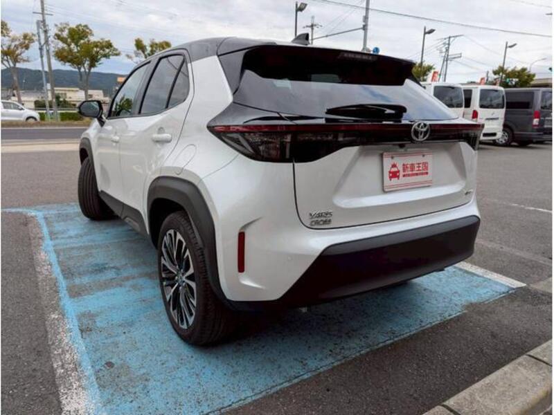 YARIS CROSS