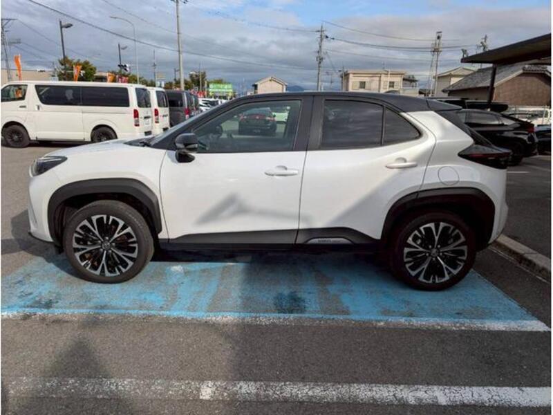 YARIS CROSS