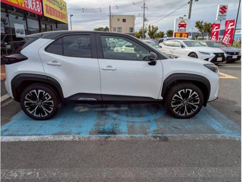 YARIS CROSS