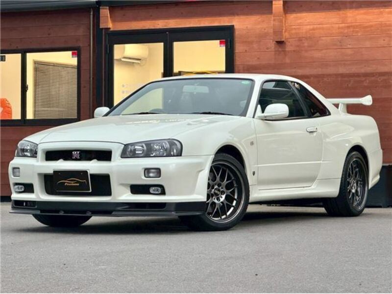 NISSAN SKYLINE