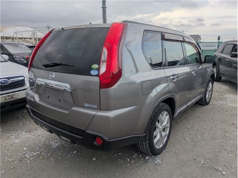X-TRAIL