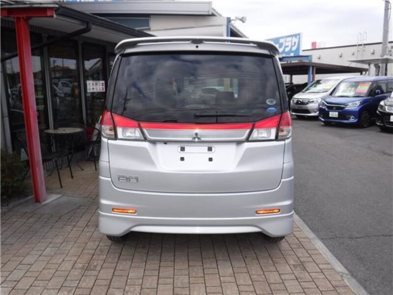 DELICA D2