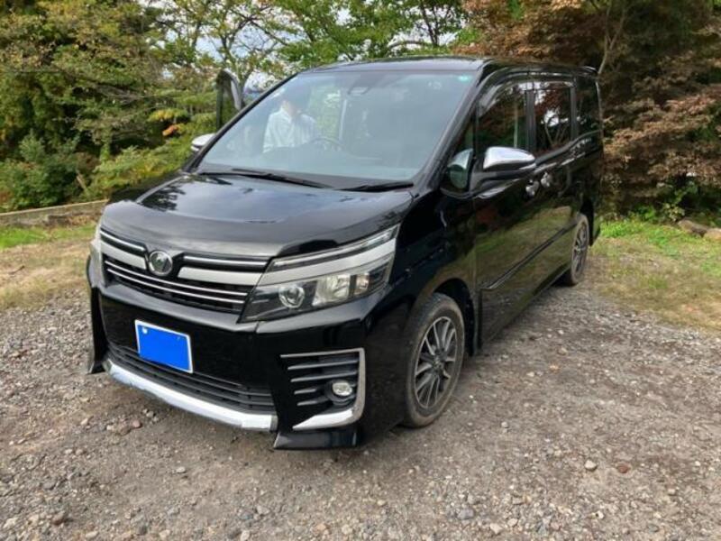 TOYOTA VOXY