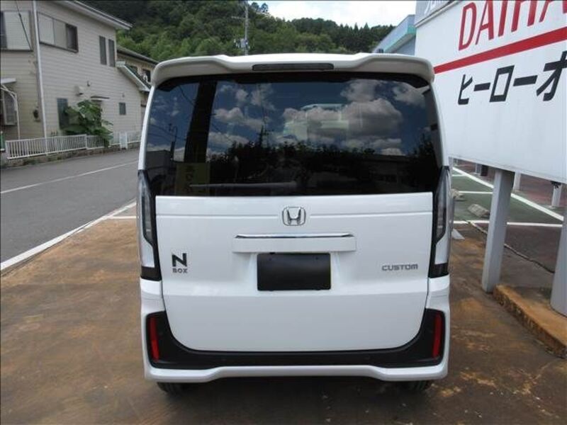 N BOX CUSTOM
