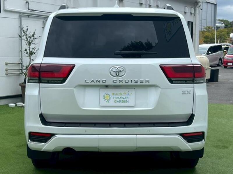 LAND CRUISER