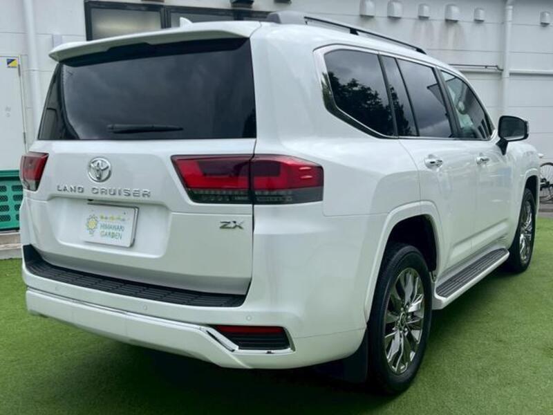 LAND CRUISER