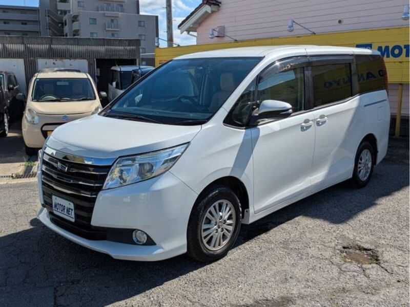 TOYOTA NOAH