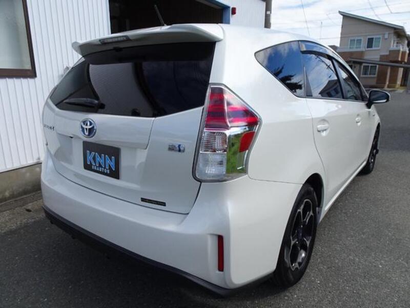 PRIUS ALPHA