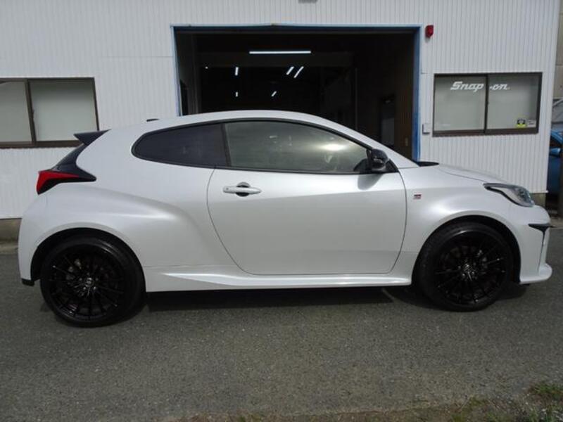 GR YARIS