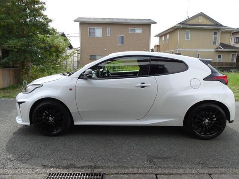 GR YARIS
