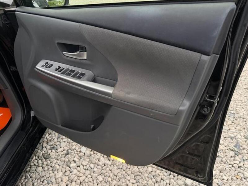 PRIUS ALPHA