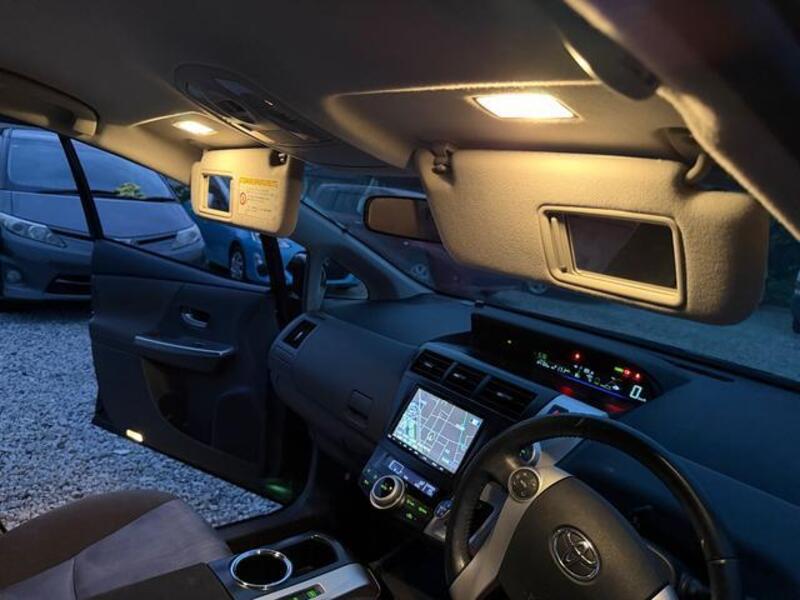 PRIUS ALPHA