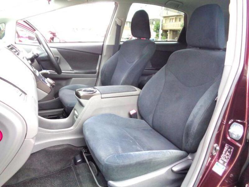 PRIUS ALPHA