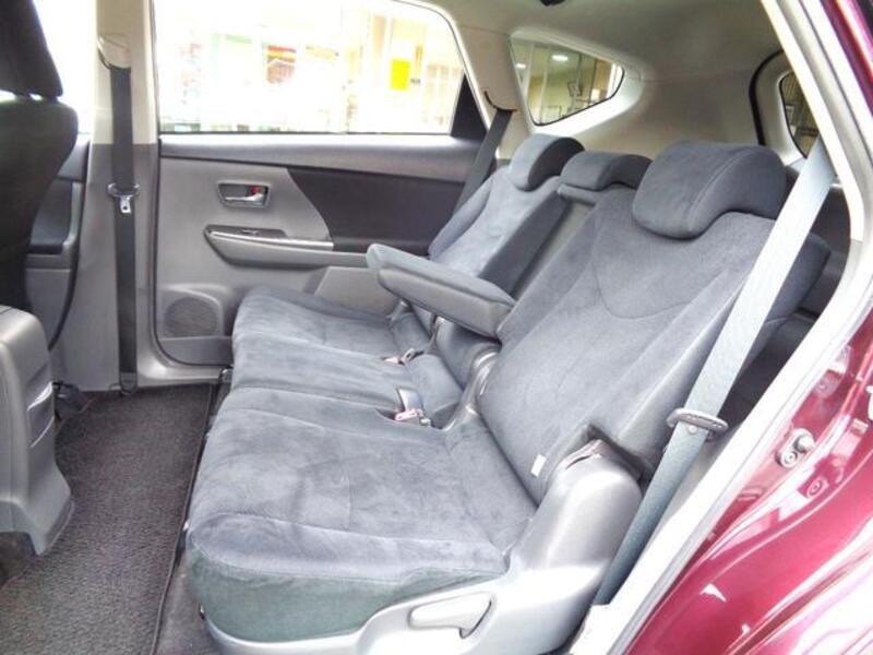 PRIUS ALPHA