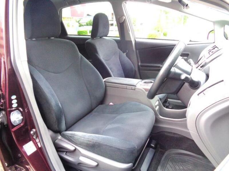 PRIUS ALPHA