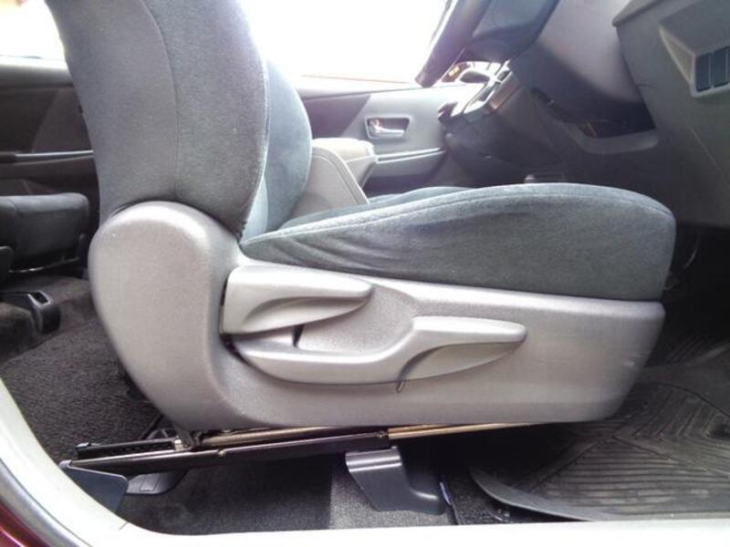 PRIUS ALPHA