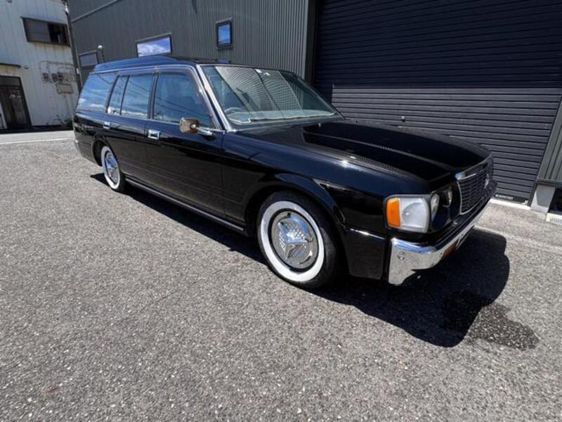 CROWN VAN