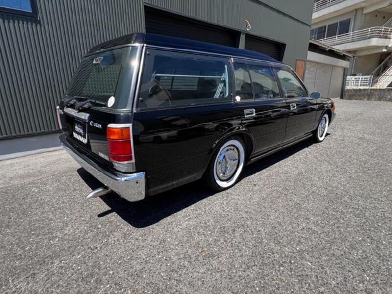 CROWN VAN
