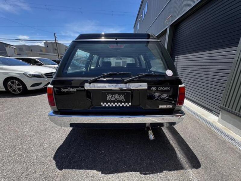 CROWN VAN