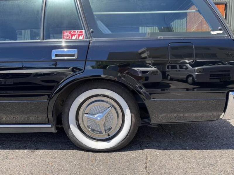 CROWN VAN