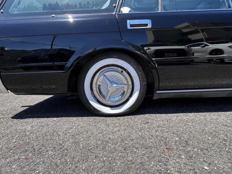 CROWN VAN