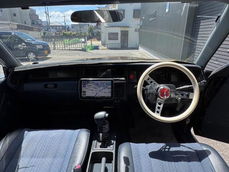 CROWN VAN