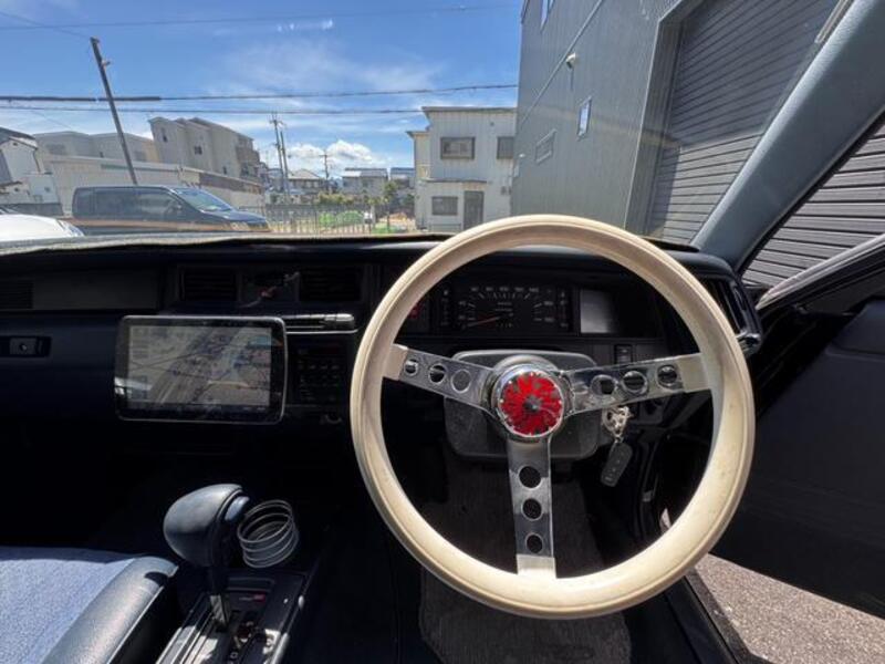 CROWN VAN