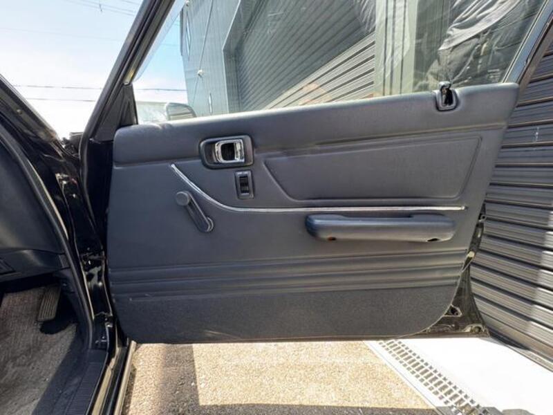 CROWN VAN