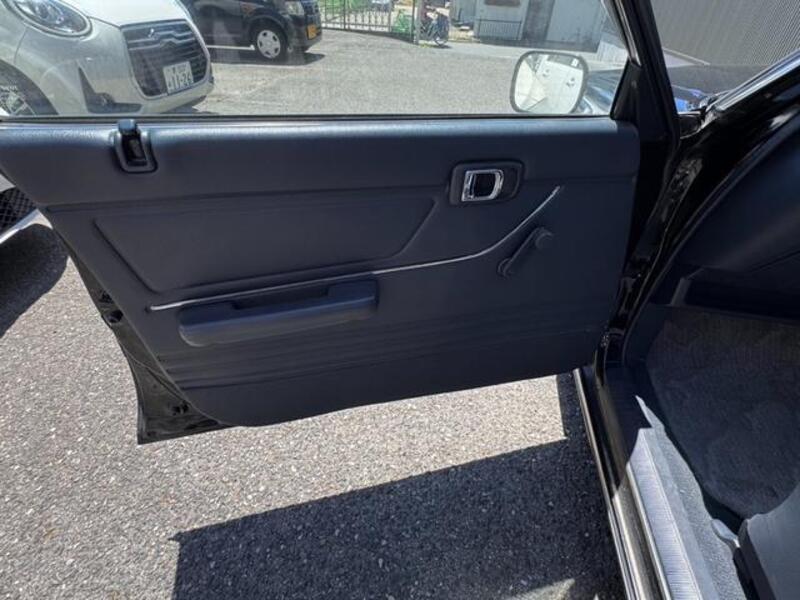 CROWN VAN