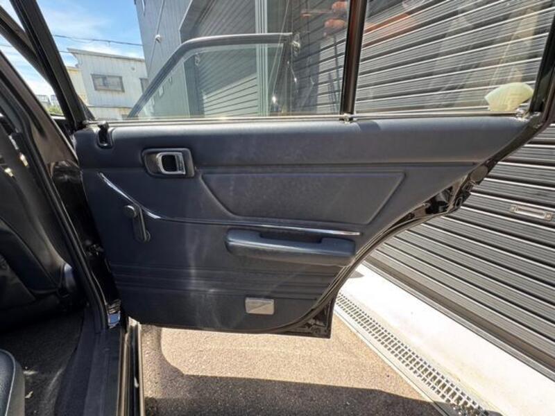 CROWN VAN