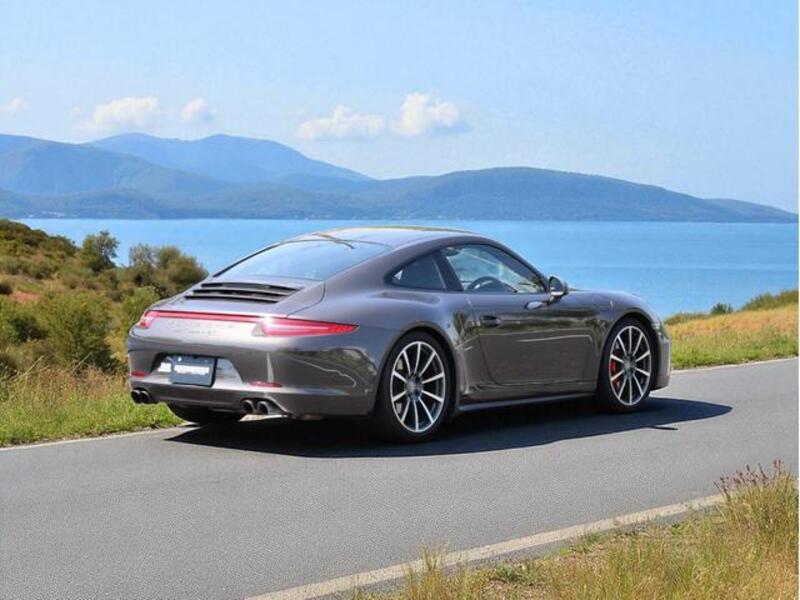 911