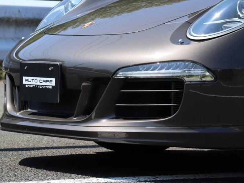 911