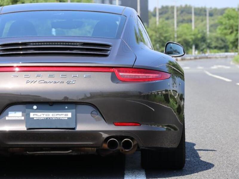 911
