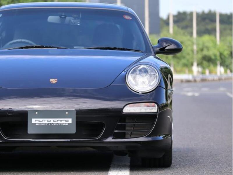 911