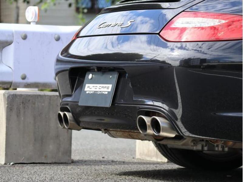 911